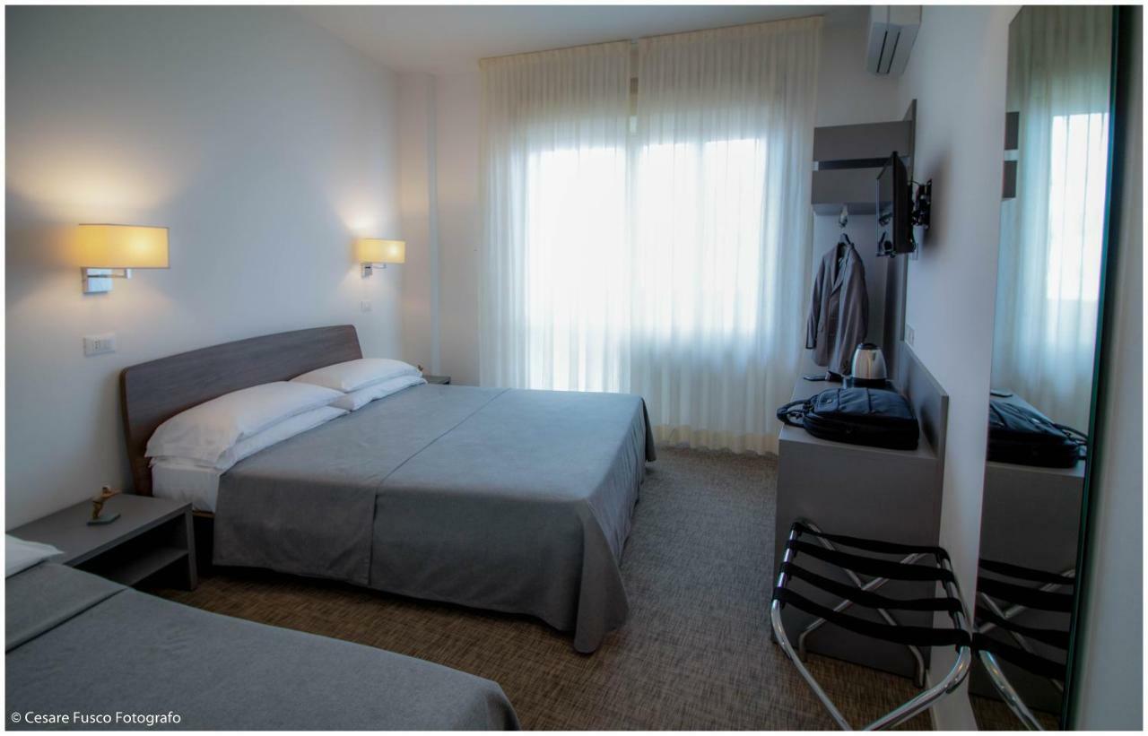 Hotel Caraibi Milano Marittima Exterior photo